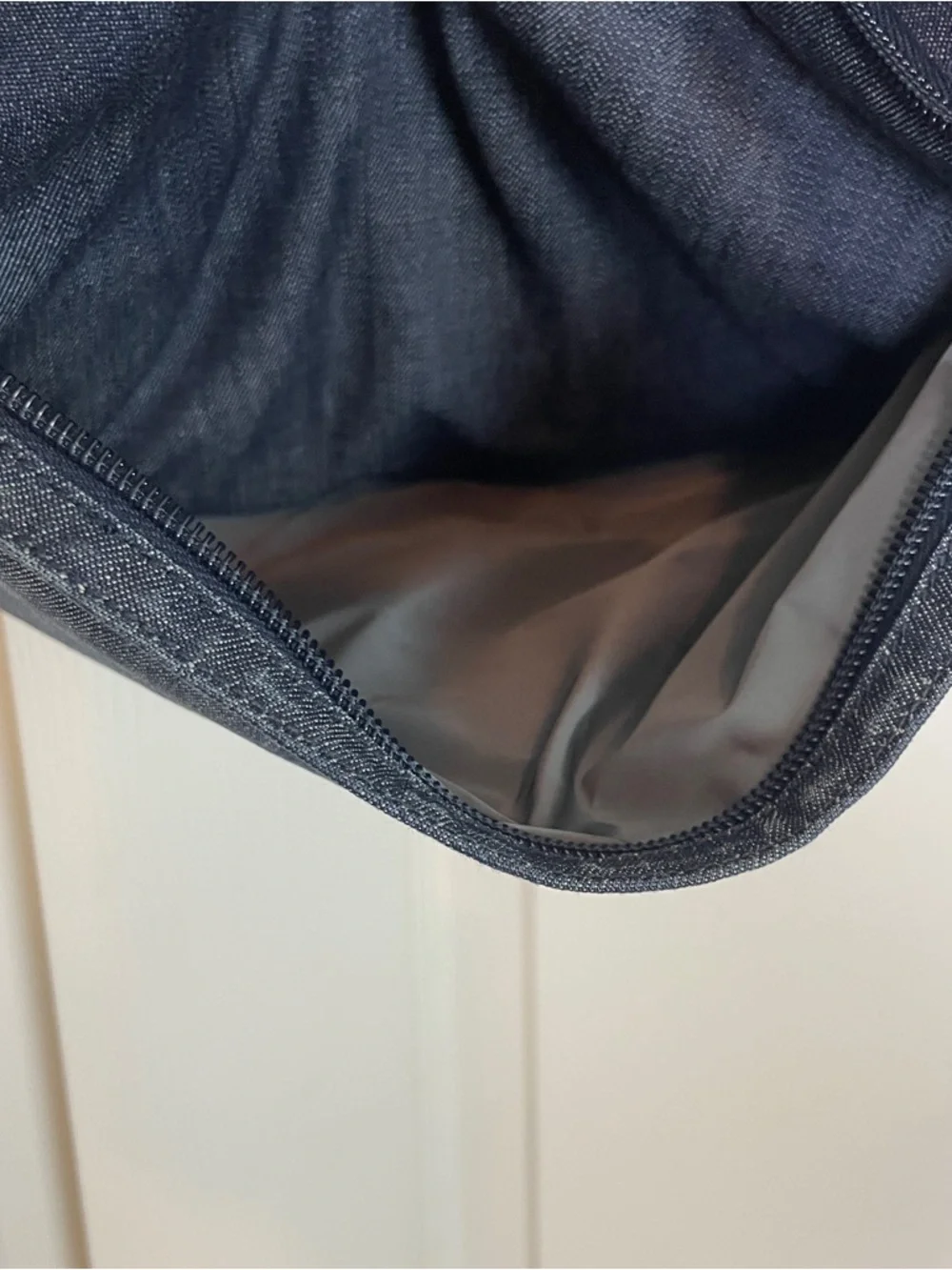 VINTAGE Prada Denim Crossbody Bag Red Leather Trim Y2K Canvas Messenger 4VA433 - Picture 11 of 14